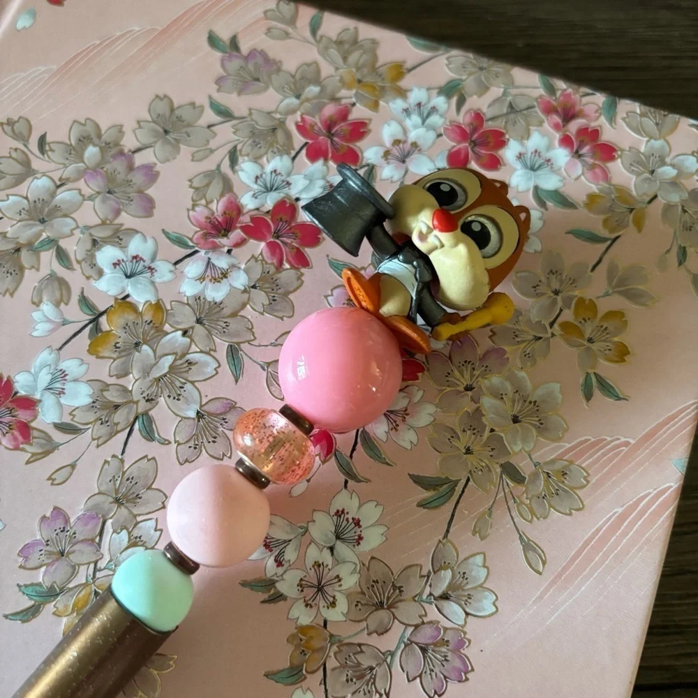 Disney Doorables: Mickey & Friends: Dale with top hat handmade beaded pen